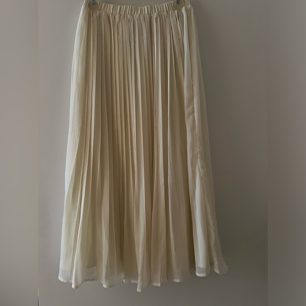 Cream chiffon pleated skirt